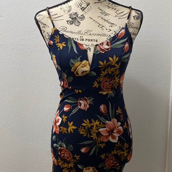 Dresses & Skirts - Cute Floral Mini